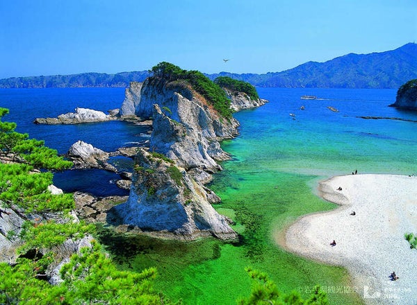 【山形県内発】 三陸縦断!青の絶景浄土ヶ浜・龍泉洞と巳年御縁年金華山クルーズ(2日間)1